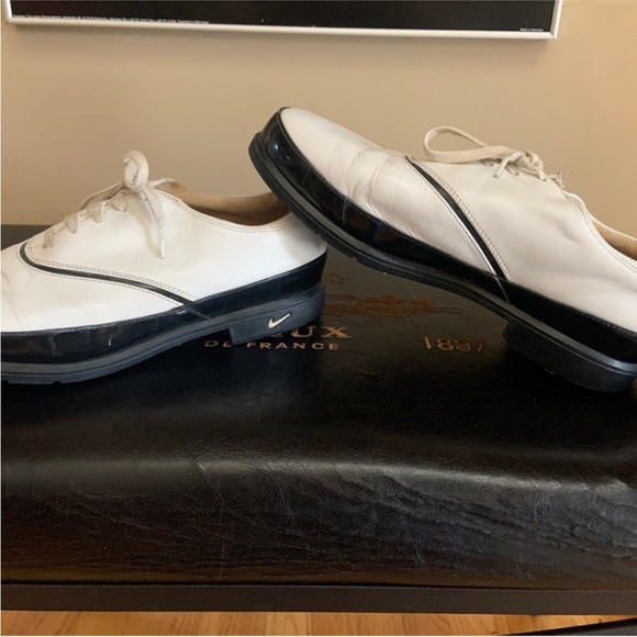 Nike women’s leather air comfort golf shoes. Great deal ! - Picture 2 of 8